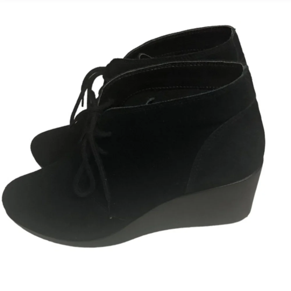 CROCS LEIGH SUEDE WEDGE SHOOTIE ANKLE LACE UP BOOT